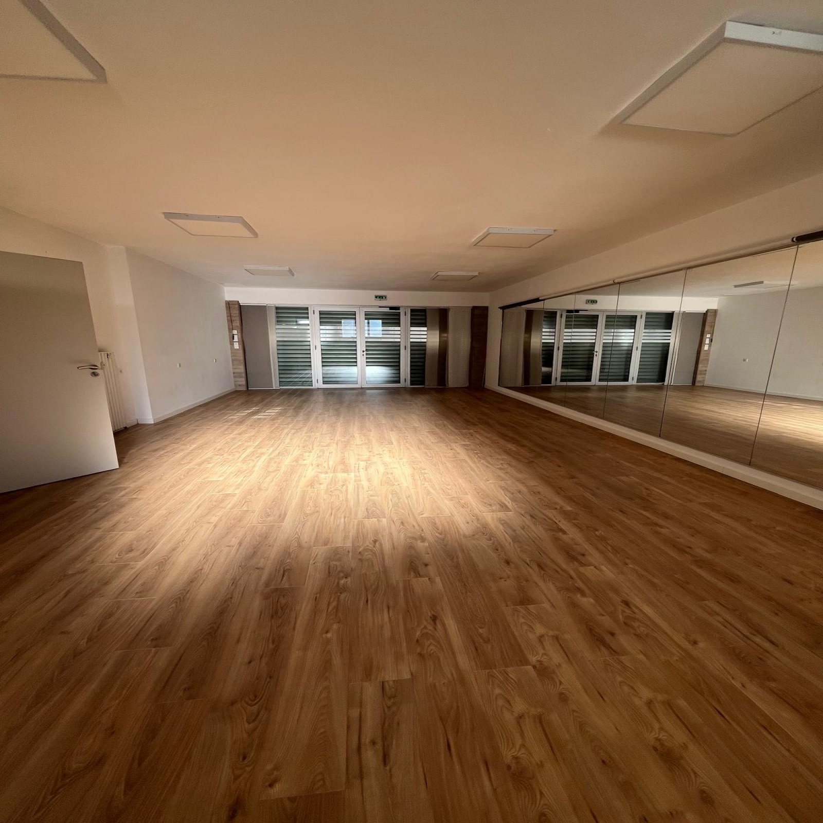 Image_, Local commercial, Hyères, ref :09012025