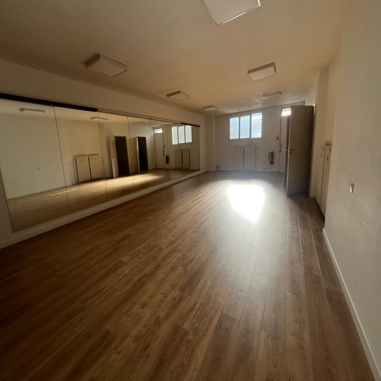 Image_, Local commercial, Hyères, ref :09012025